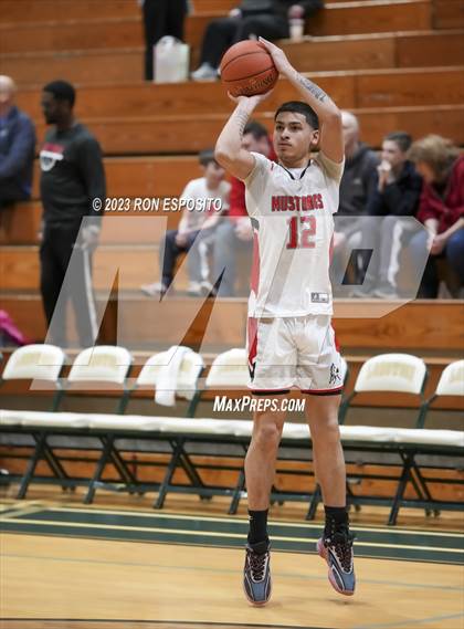 Thumbnail 2 in Amityville vs Mount Sinai (NYSPHSAA Section XI Class A Semifinal) photogallery.