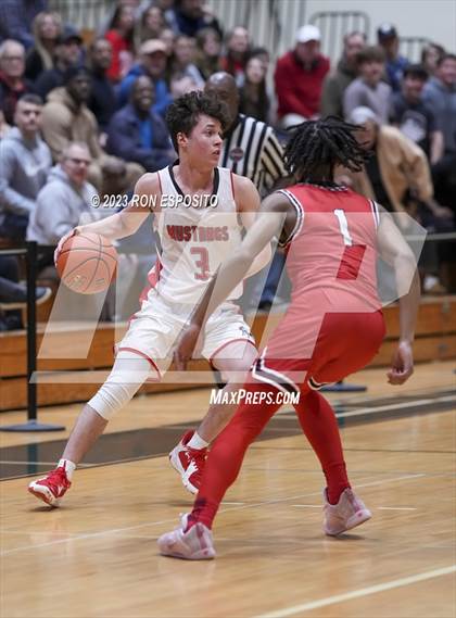 Thumbnail 3 in Amityville vs Mount Sinai (NYSPHSAA Section XI Class A Semifinal) photogallery.