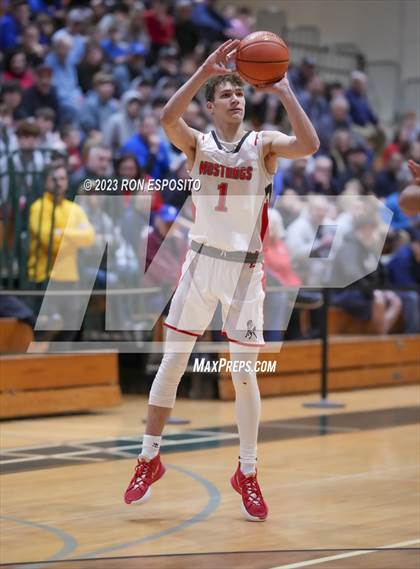 Thumbnail 1 in Amityville vs Mount Sinai (NYSPHSAA Section XI Class A Semifinal) photogallery.