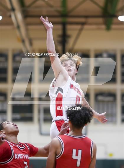 Thumbnail 1 in Amityville vs Mount Sinai (NYSPHSAA Section XI Class A Semifinal) photogallery.