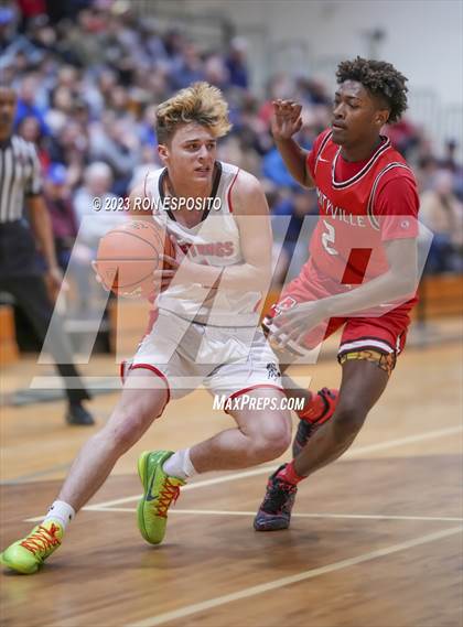 Thumbnail 1 in Amityville vs Mount Sinai (NYSPHSAA Section XI Class A Semifinal) photogallery.