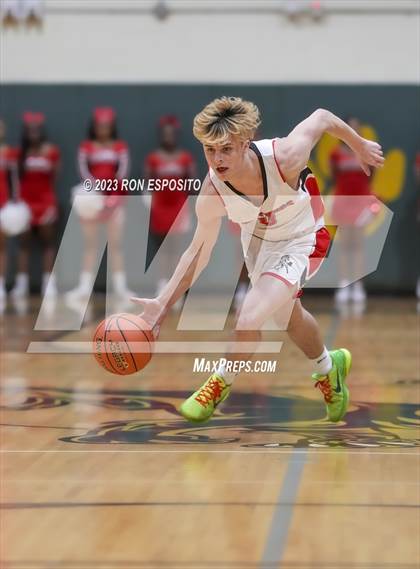 Thumbnail 1 in Amityville vs Mount Sinai (NYSPHSAA Section XI Class A Semifinal) photogallery.