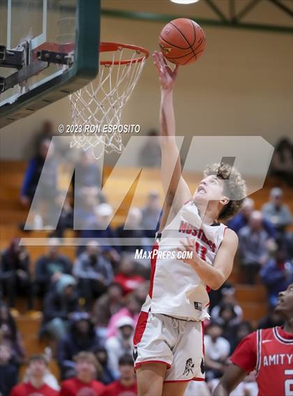 Thumbnail 3 in Amityville vs Mount Sinai (NYSPHSAA Section XI Class A Semifinal) photogallery.