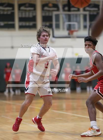 Thumbnail 1 in Amityville vs Mount Sinai (NYSPHSAA Section XI Class A Semifinal) photogallery.