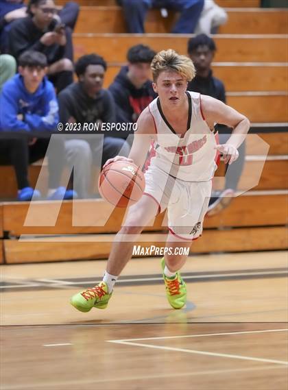 Thumbnail 3 in Amityville vs Mount Sinai (NYSPHSAA Section XI Class A Semifinal) photogallery.
