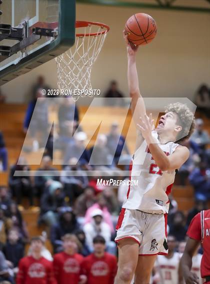 Thumbnail 2 in Amityville vs Mount Sinai (NYSPHSAA Section XI Class A Semifinal) photogallery.