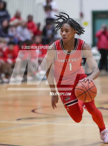 Thumbnail 2 in Amityville vs Mount Sinai (NYSPHSAA Section XI Class A Semifinal) photogallery.