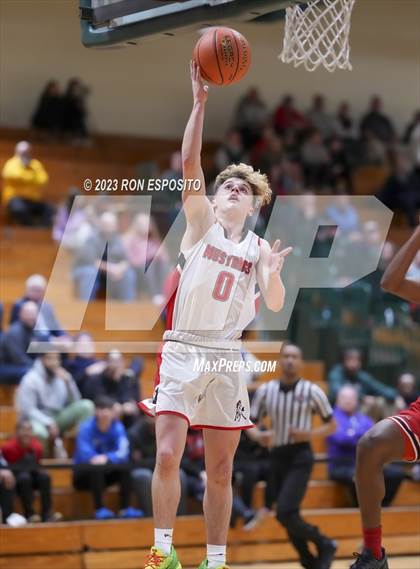 Thumbnail 2 in Amityville vs Mount Sinai (NYSPHSAA Section XI Class A Semifinal) photogallery.