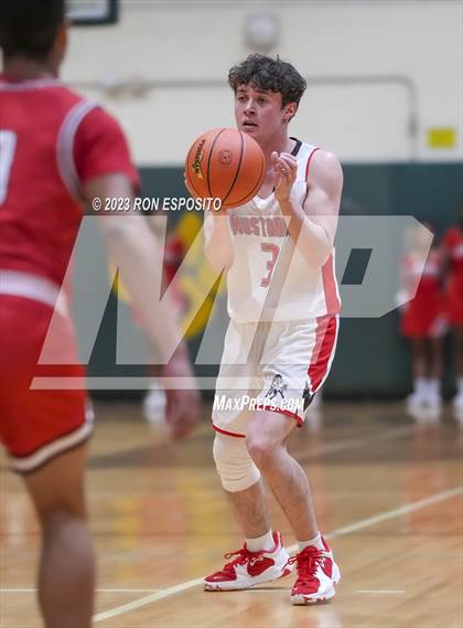 Thumbnail 2 in Amityville vs Mount Sinai (NYSPHSAA Section XI Class A Semifinal) photogallery.