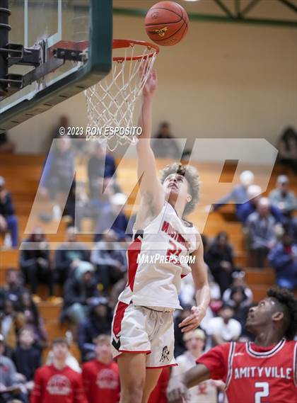 Thumbnail 2 in Amityville vs Mount Sinai (NYSPHSAA Section XI Class A Semifinal) photogallery.