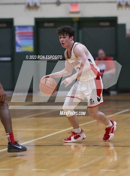 Thumbnail 3 in Amityville vs Mount Sinai (NYSPHSAA Section XI Class A Semifinal) photogallery.