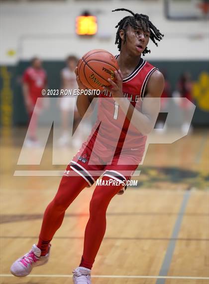 Thumbnail 2 in Amityville vs Mount Sinai (NYSPHSAA Section XI Class A Semifinal) photogallery.