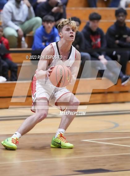 Thumbnail 1 in Amityville vs Mount Sinai (NYSPHSAA Section XI Class A Semifinal) photogallery.