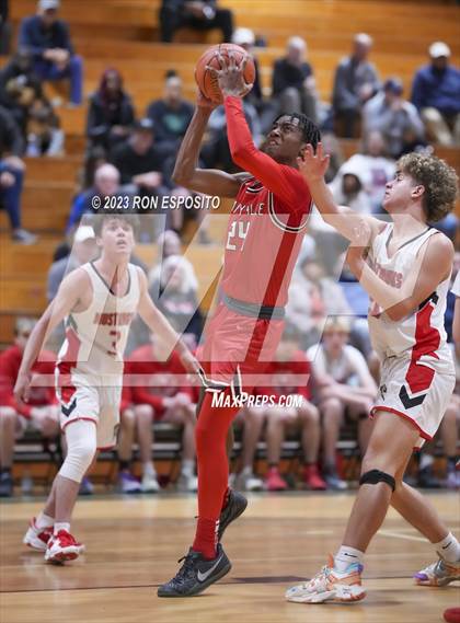 Thumbnail 3 in Amityville vs Mount Sinai (NYSPHSAA Section XI Class A Semifinal) photogallery.