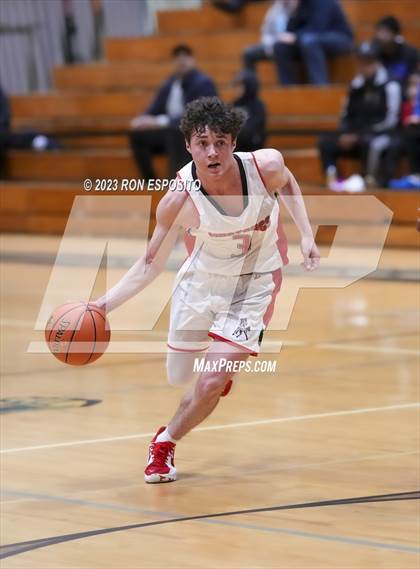 Thumbnail 3 in Amityville vs Mount Sinai (NYSPHSAA Section XI Class A Semifinal) photogallery.