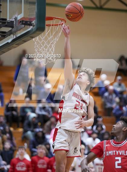 Thumbnail 1 in Amityville vs Mount Sinai (NYSPHSAA Section XI Class A Semifinal) photogallery.