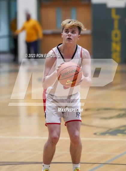 Thumbnail 2 in Amityville vs Mount Sinai (NYSPHSAA Section XI Class A Semifinal) photogallery.