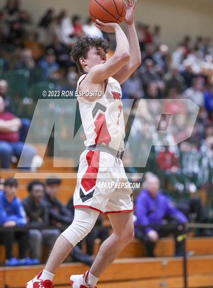 Thumbnail 3 in Amityville vs Mount Sinai (NYSPHSAA Section XI Class A Semifinal) photogallery.