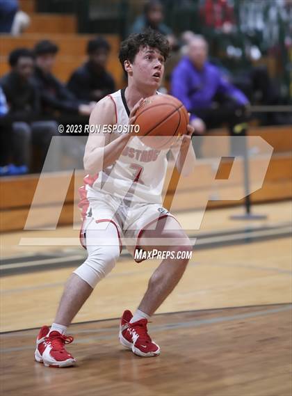 Thumbnail 2 in Amityville vs Mount Sinai (NYSPHSAA Section XI Class A Semifinal) photogallery.