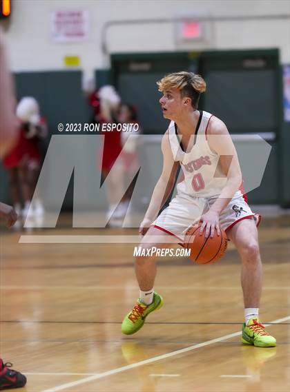 Thumbnail 1 in Amityville vs Mount Sinai (NYSPHSAA Section XI Class A Semifinal) photogallery.