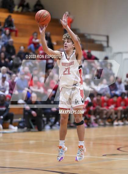 Thumbnail 1 in Amityville vs Mount Sinai (NYSPHSAA Section XI Class A Semifinal) photogallery.