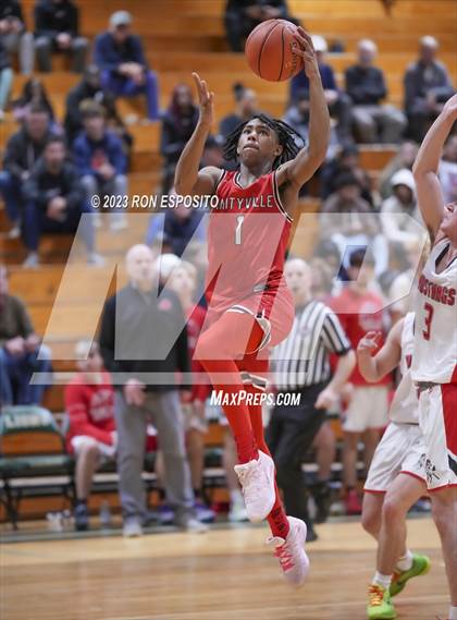 Thumbnail 3 in Amityville vs Mount Sinai (NYSPHSAA Section XI Class A Semifinal) photogallery.