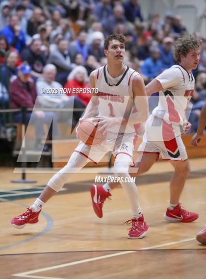 Thumbnail 1 in Amityville vs Mount Sinai (NYSPHSAA Section XI Class A Semifinal) photogallery.