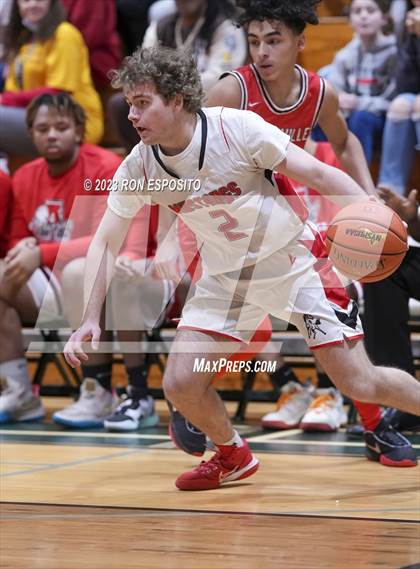 Thumbnail 2 in Amityville vs Mount Sinai (NYSPHSAA Section XI Class A Semifinal) photogallery.