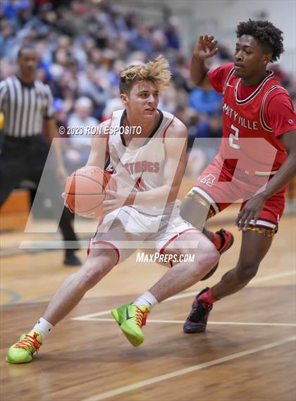Thumbnail 2 in Amityville vs Mount Sinai (NYSPHSAA Section XI Class A Semifinal) photogallery.