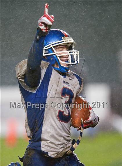 Thumbnail 1 in Serra vs. Folsom (CIF State D2 Final) photogallery.