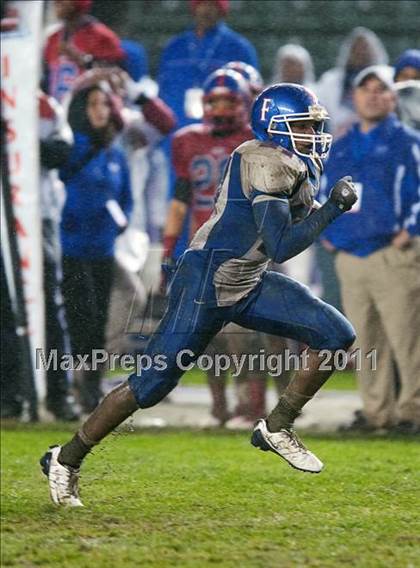 Thumbnail 3 in Serra vs. Folsom (CIF State D2 Final) photogallery.