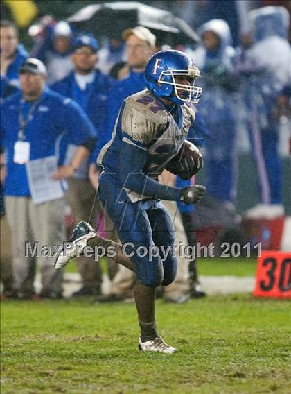 Thumbnail 3 in Serra vs. Folsom (CIF State D2 Final) photogallery.