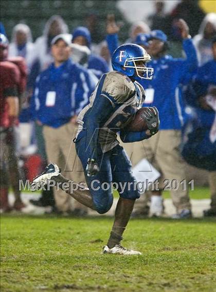 Thumbnail 1 in Serra vs. Folsom (CIF State D2 Final) photogallery.