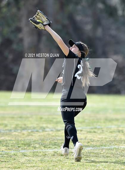 Thumbnail 2 in Esperanza @ Brea Olinda photogallery.