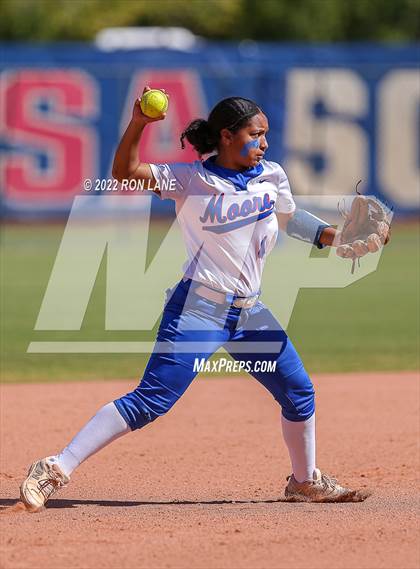 Thumbnail 2 in Moore vs Mustang (OSSAA 6A Round 1 Playoff) photogallery.