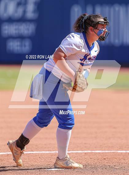 Thumbnail 3 in Moore vs Mustang (OSSAA 6A Round 1 Playoff) photogallery.