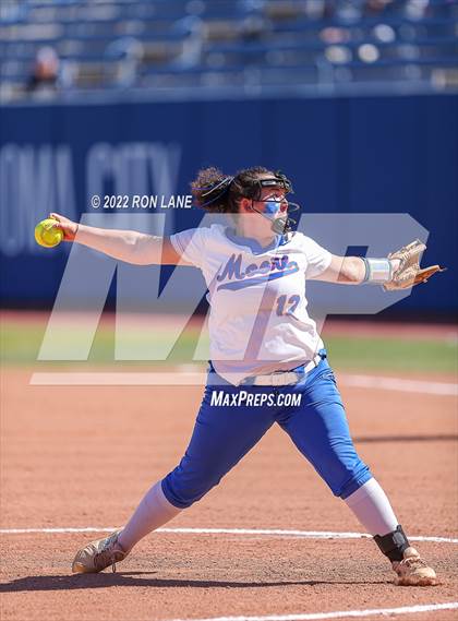 Thumbnail 3 in Moore vs Mustang (OSSAA 6A Round 1 Playoff) photogallery.