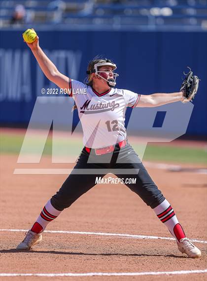 Thumbnail 3 in Moore vs Mustang (OSSAA 6A Round 1 Playoff) photogallery.