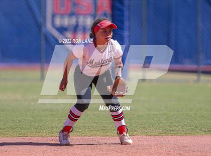 Thumbnail 3 in Moore vs Mustang (OSSAA 6A Round 1 Playoff) photogallery.