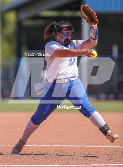 Thumbnail 3 in Moore vs Mustang (OSSAA 6A Round 1 Playoff) photogallery.