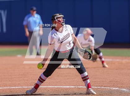 Thumbnail 3 in Moore vs Mustang (OSSAA 6A Round 1 Playoff) photogallery.