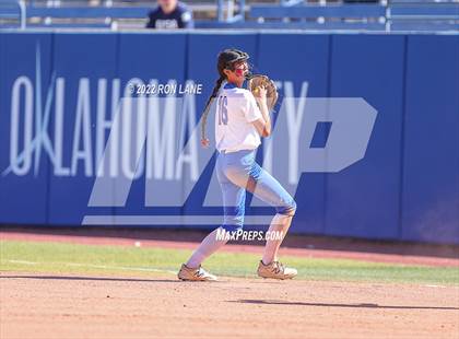 Thumbnail 3 in Moore vs Mustang (OSSAA 6A Round 1 Playoff) photogallery.