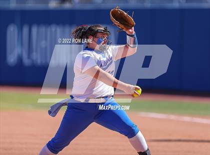 Thumbnail 3 in Moore vs Mustang (OSSAA 6A Round 1 Playoff) photogallery.
