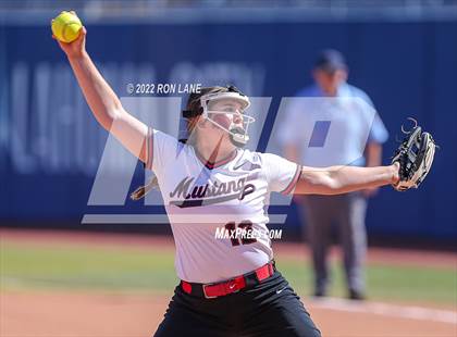 Thumbnail 3 in Moore vs Mustang (OSSAA 6A Round 1 Playoff) photogallery.
