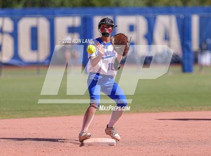 Thumbnail 1 in Moore vs Mustang (OSSAA 6A Round 1 Playoff) photogallery.