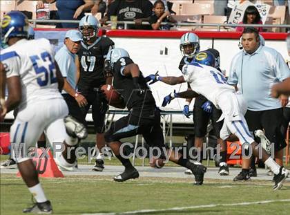 Thumbnail 3 in Crenshaw vs. Carson (CIF LA City Section D1 Final) photogallery.