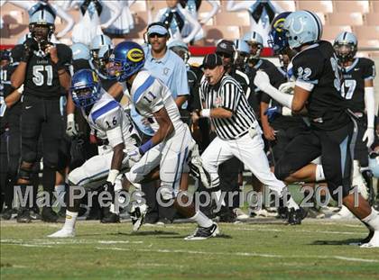 Thumbnail 3 in Crenshaw vs. Carson (CIF LA City Section D1 Final) photogallery.