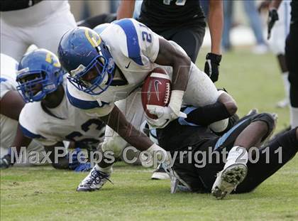 Thumbnail 3 in Crenshaw vs. Carson (CIF LA City Section D1 Final) photogallery.