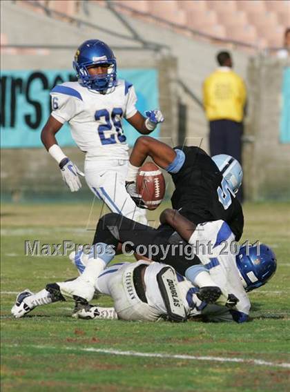 Thumbnail 3 in Crenshaw vs. Carson (CIF LA City Section D1 Final) photogallery.