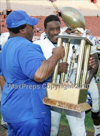 Thumbnail 3 in Crenshaw vs. Carson (CIF LA City Section D1 Final) photogallery.